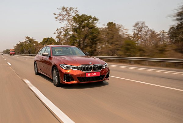 Marquage publicitaire carrosserie : donnez du style à votre voiture à Nantes